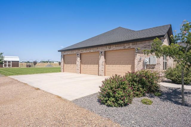 10855 Travis Lane, Dumas, TX 79029