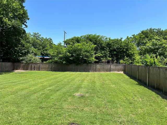 501 E Holley Street, Mesquite, TX 75149