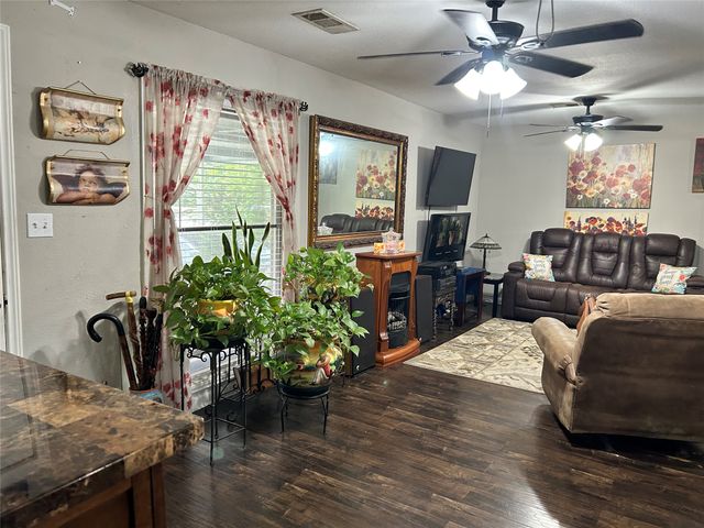501 E Holley Street, Mesquite, TX 75149