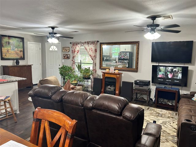 501 E Holley Street, Mesquite, TX 75149