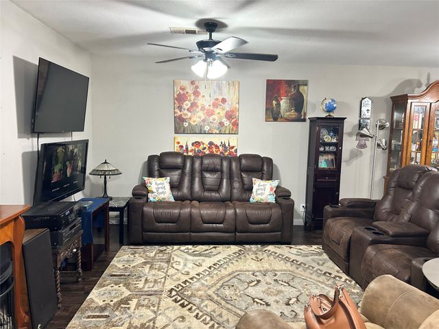 501 E Holley Street, Mesquite, TX 75149