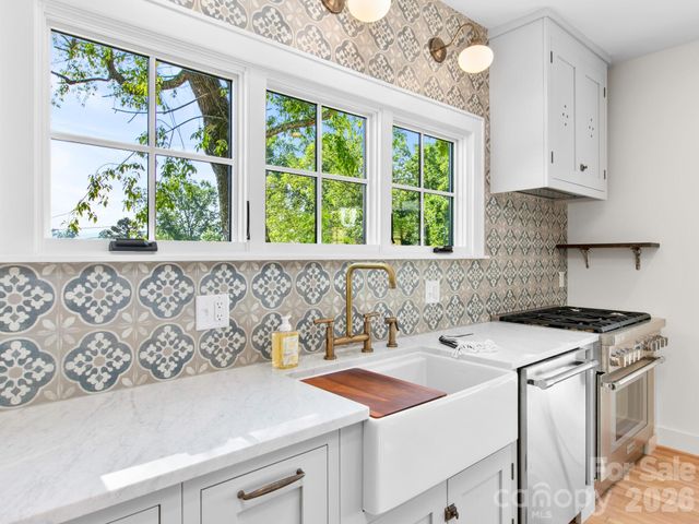 18 Normandy Road, Asheville, NC 28803