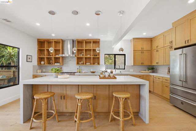 546 61St St, Oakland, CA 94609