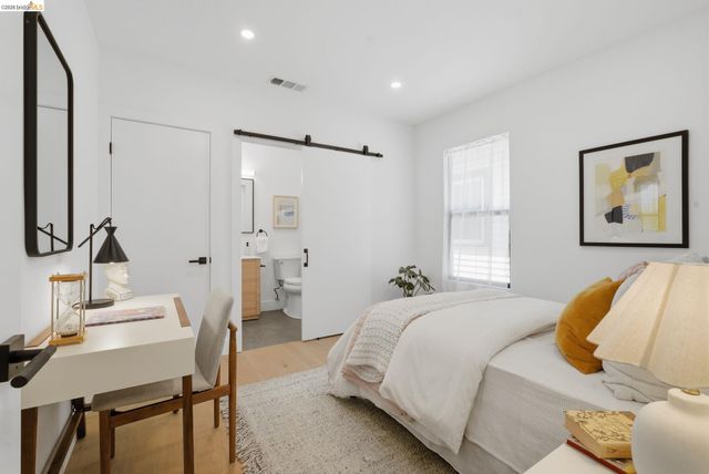 546 61St St, Oakland, CA 94609