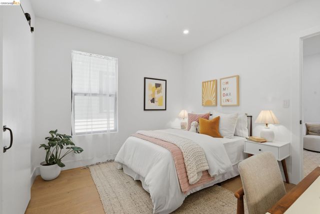 546 61St St, Oakland, CA 94609