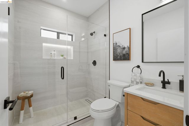546 61St St, Oakland, CA 94609