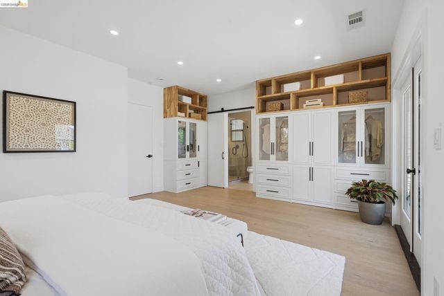 546 61St St, Oakland, CA 94609