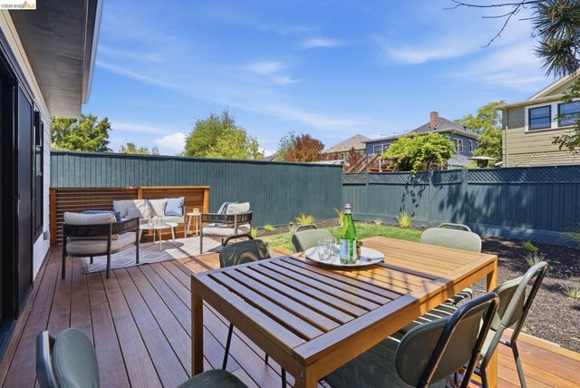 546 61St St, Oakland, CA 94609