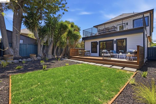 546 61St St, Oakland, CA 94609