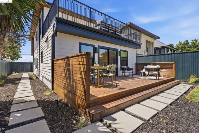 546 61St St, Oakland, CA 94609