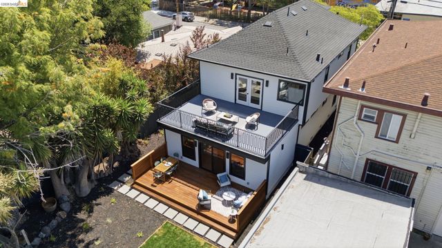 546 61St St, Oakland, CA 94609