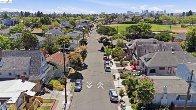 546 61St St, Oakland, CA 94609