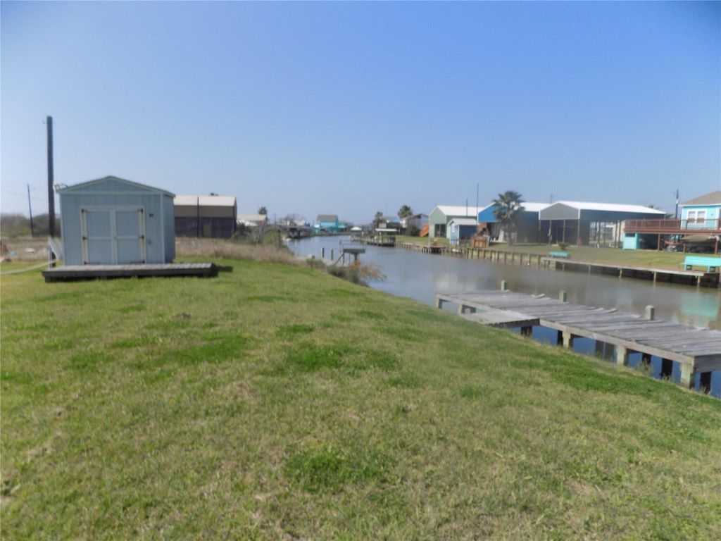 12211 County Road 204, Sargent, TX 77414