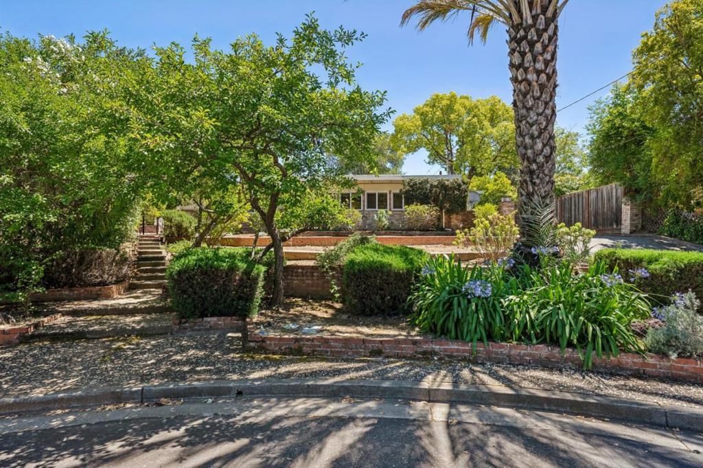 20210 Franklin Avenue, Saratoga, CA 95070