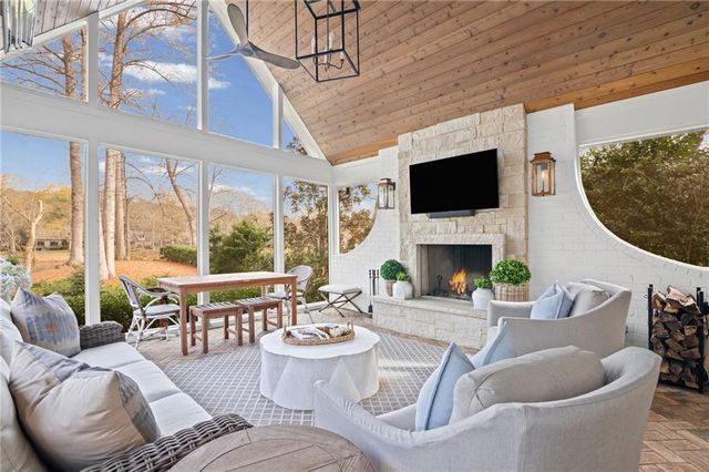 6210 River Chase Circle, Atlanta, GA 30328