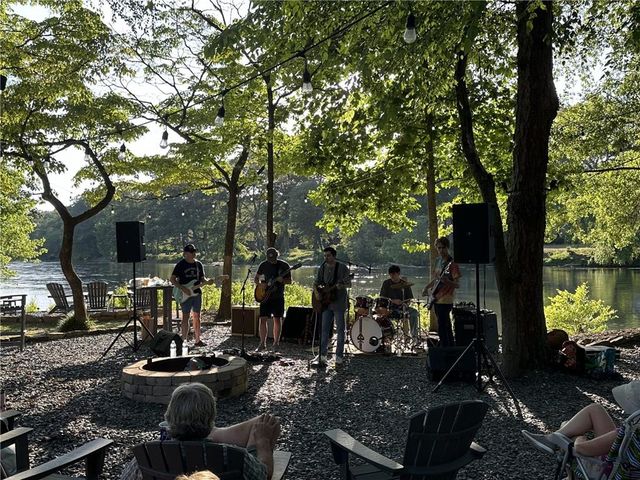 6210 River Chase Circle, Atlanta, GA 30328