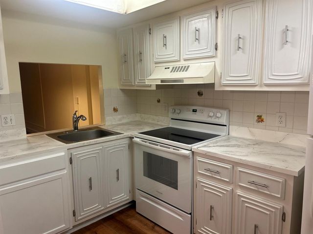 109 Royal Park Drive 2c, Oakland Park, FL 33309