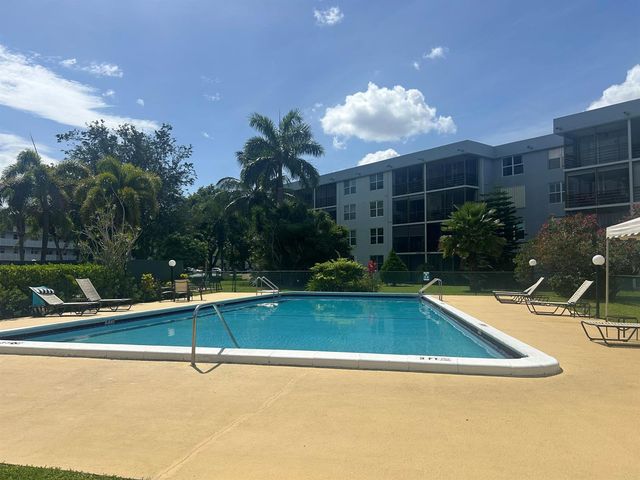 109 Royal Park Drive 2c, Oakland Park, FL 33309