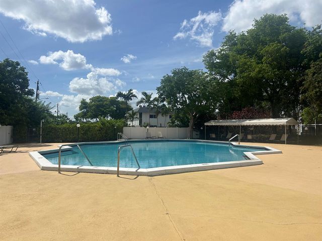 109 Royal Park Drive 2c, Oakland Park, FL 33309