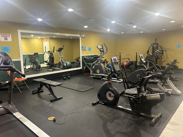 109 Royal Park Drive 2c, Oakland Park, FL 33309