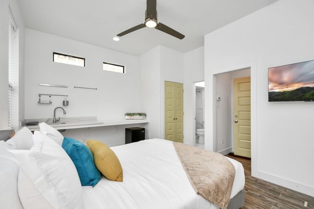 1705 Dunlavy Street A, Houston, TX 77006