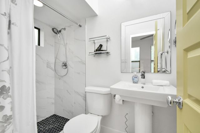 1705 Dunlavy Street A, Houston, TX 77006
