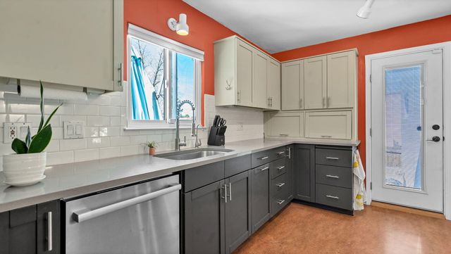 707 Richmond Drive SE, Albuquerque, NM 87106