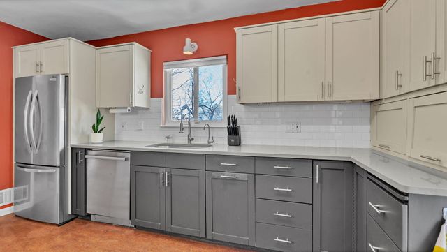 707 Richmond Drive SE, Albuquerque, NM 87106