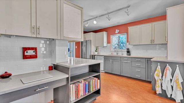 707 Richmond Drive SE, Albuquerque, NM 87106