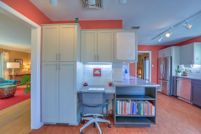 707 Richmond Drive SE, Albuquerque, NM 87106