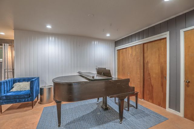 707 Richmond Drive SE, Albuquerque, NM 87106