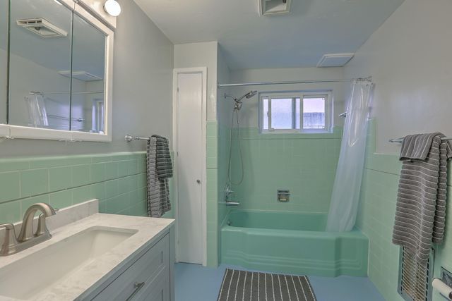 707 Richmond Drive SE, Albuquerque, NM 87106