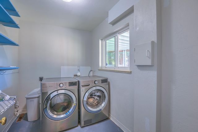 707 Richmond Drive SE, Albuquerque, NM 87106