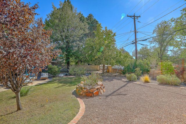 707 Richmond Drive SE, Albuquerque, NM 87106