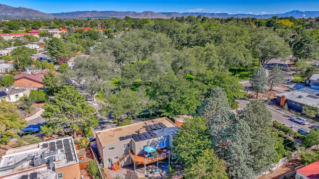 707 Richmond Drive SE, Albuquerque, NM 87106