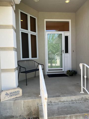 2420 SW Kings CT, Topeka, KS 66614