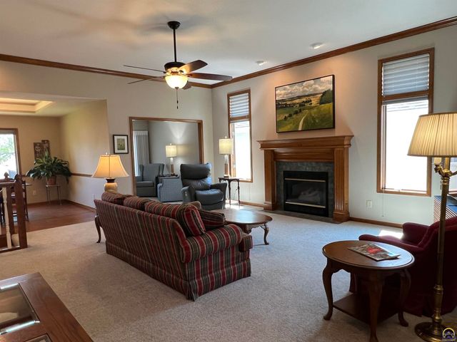 2420 SW Kings CT, Topeka, KS 66614