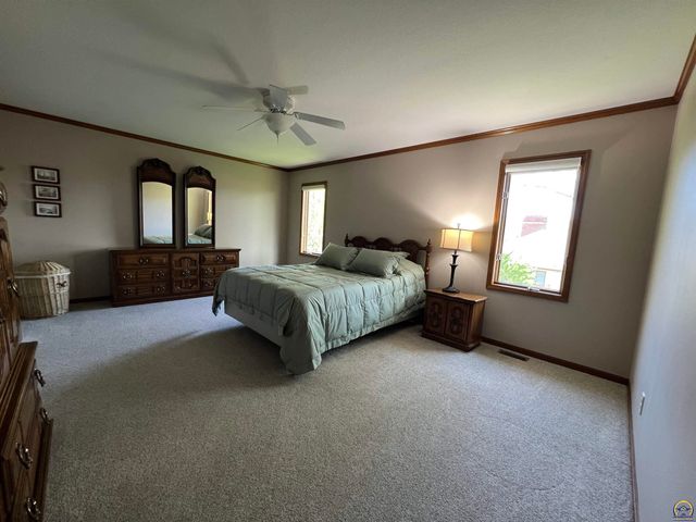2420 SW Kings CT, Topeka, KS 66614
