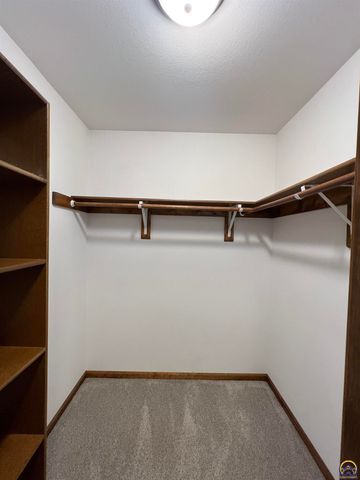 2420 SW Kings CT, Topeka, KS 66614