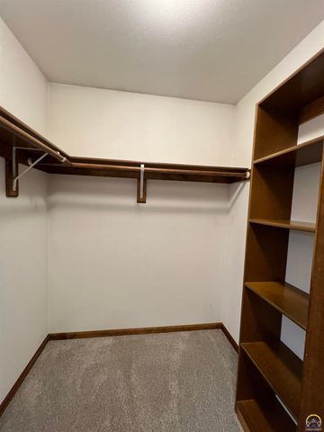 2420 SW Kings CT, Topeka, KS 66614