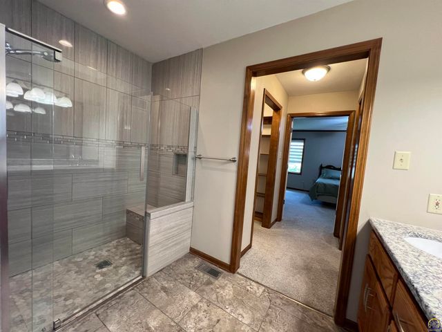 2420 SW Kings CT, Topeka, KS 66614
