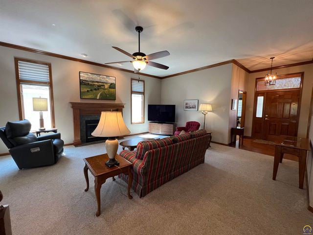 2420 SW Kings CT, Topeka, KS 66614