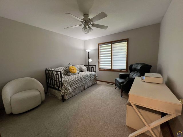 2420 SW Kings CT, Topeka, KS 66614