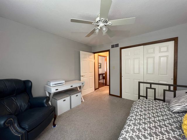2420 SW Kings CT, Topeka, KS 66614