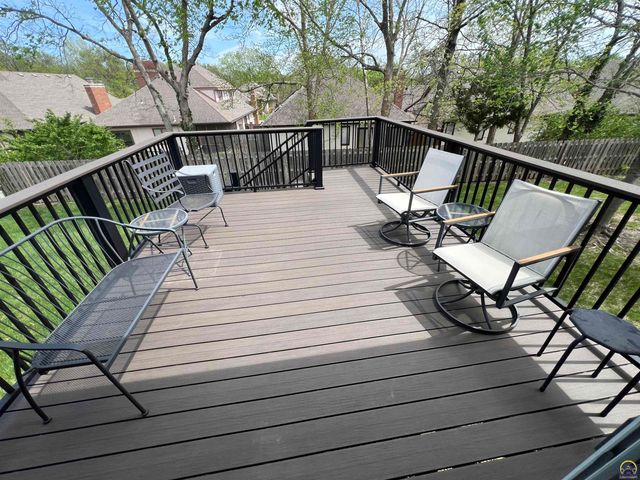 2420 SW Kings CT, Topeka, KS 66614