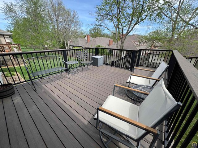 2420 SW Kings CT, Topeka, KS 66614