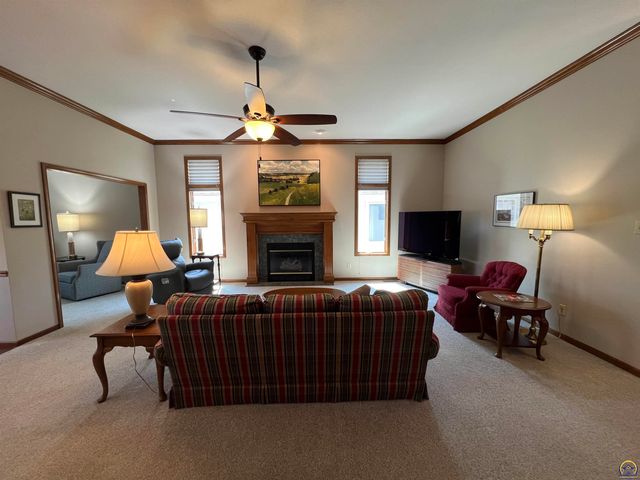 2420 SW Kings CT, Topeka, KS 66614