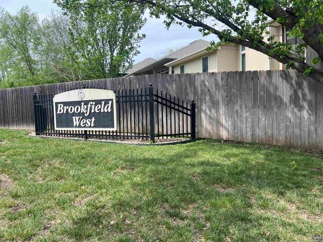 2420 SW Kings CT, Topeka, KS 66614