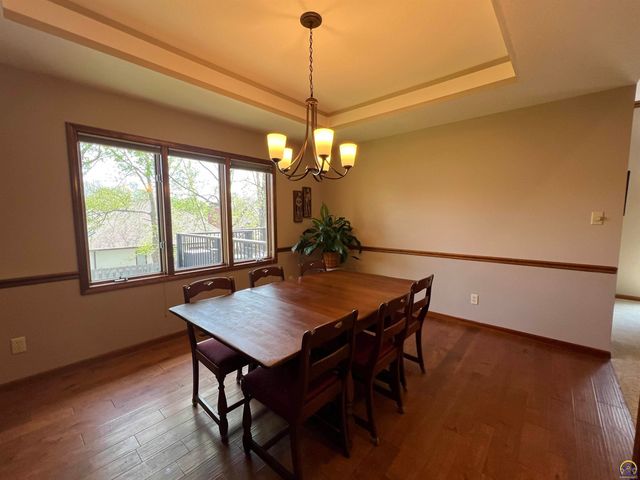 2420 SW Kings CT, Topeka, KS 66614