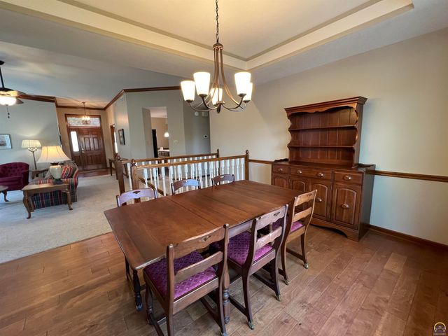 2420 SW Kings CT, Topeka, KS 66614